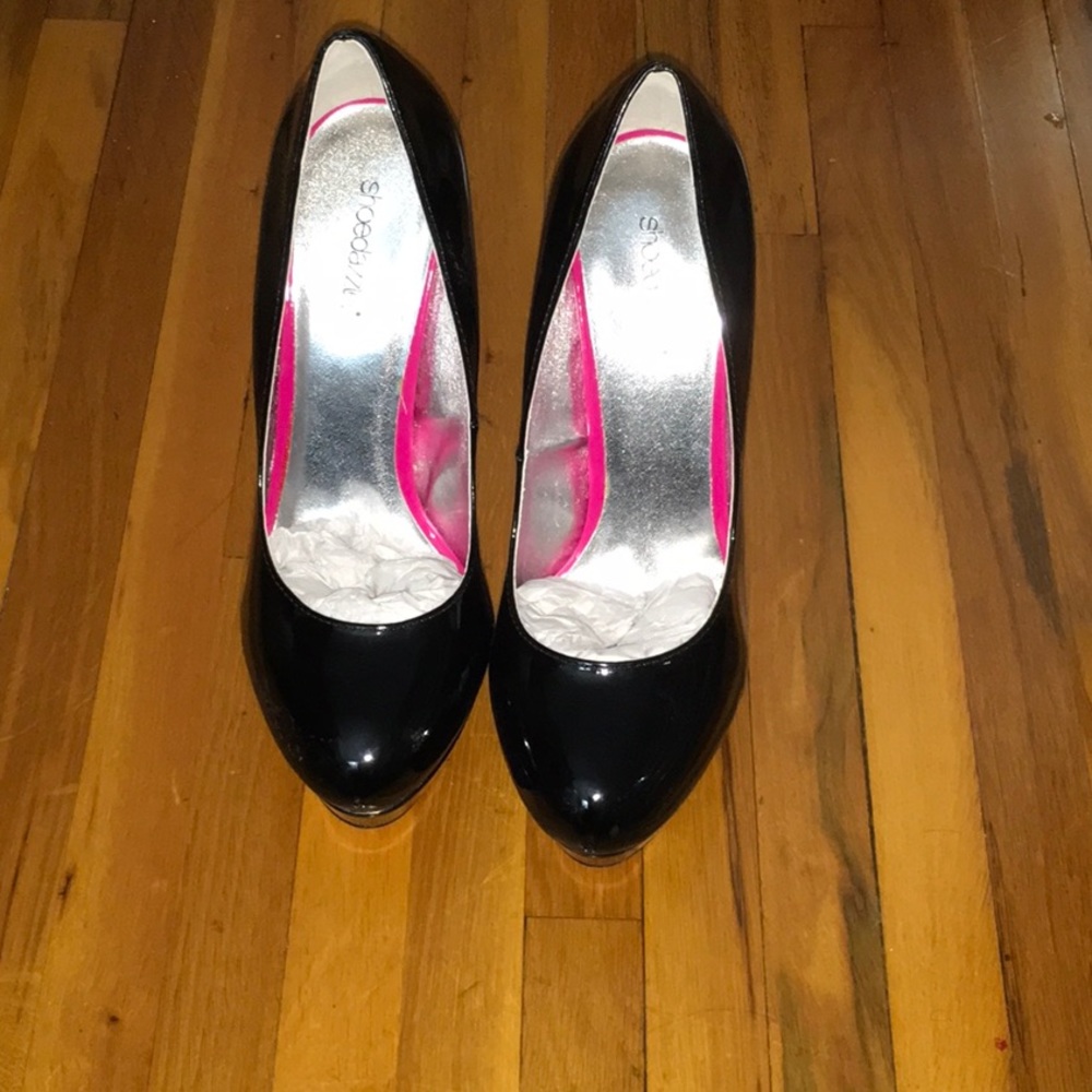 Black Patent Leather Pink Bottom ShoeDazzle